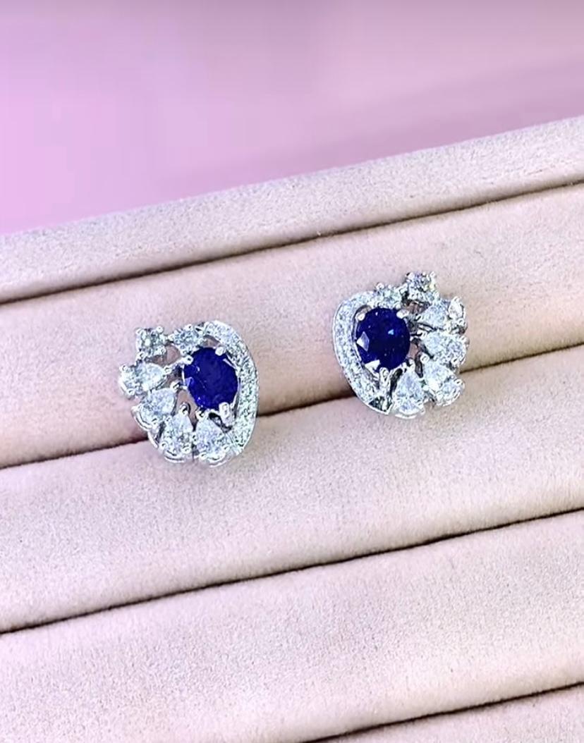 AIG - Certification 2.15 carats  Boucles d'oreilles or 18K saphirs de Ceylan 1.55 ct diamants Unisexe en vente