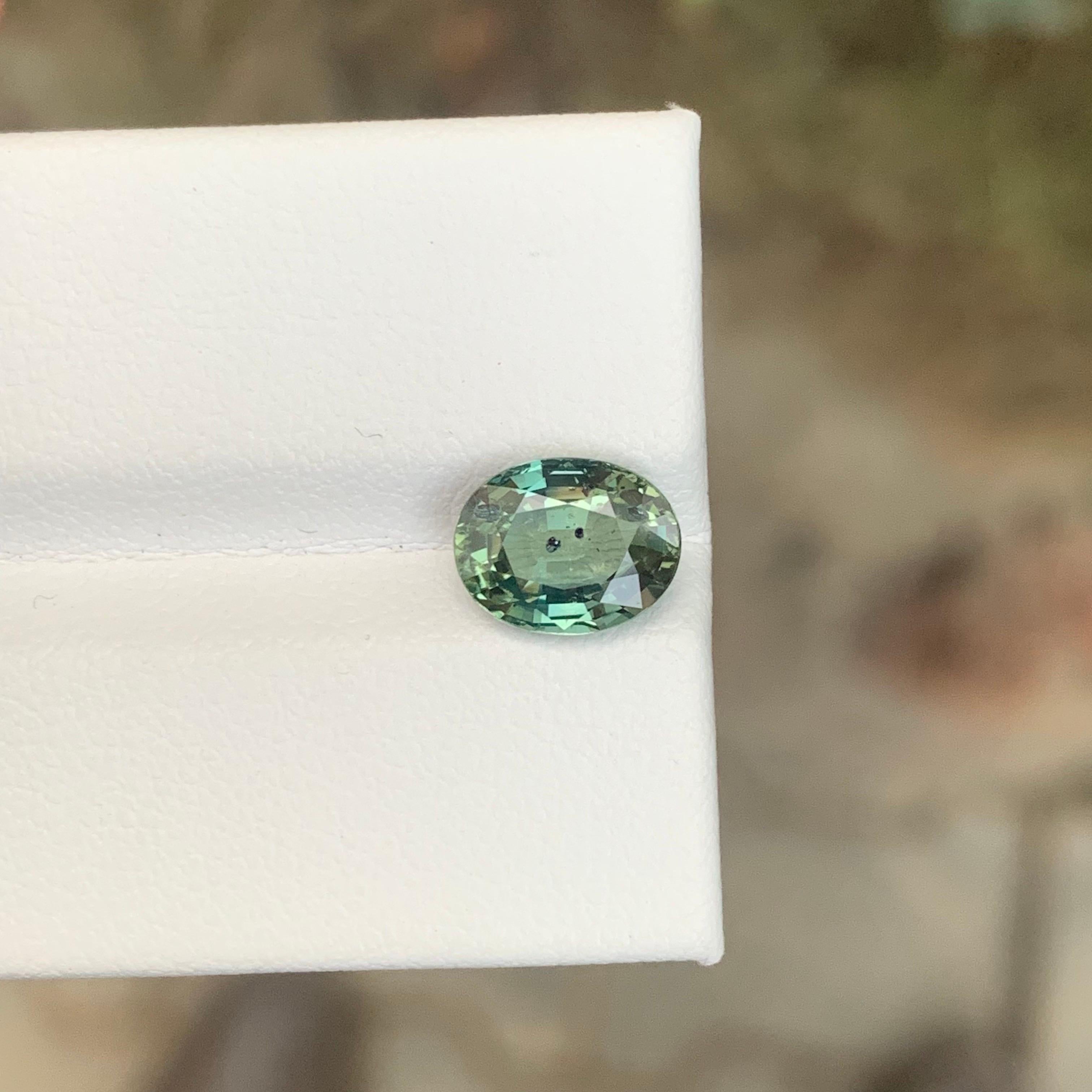 Taglio ovale Gemma di forma ovale di zaffiro sciolto naturale del Madagascar certificata AIG da 2,15 carati in vendita