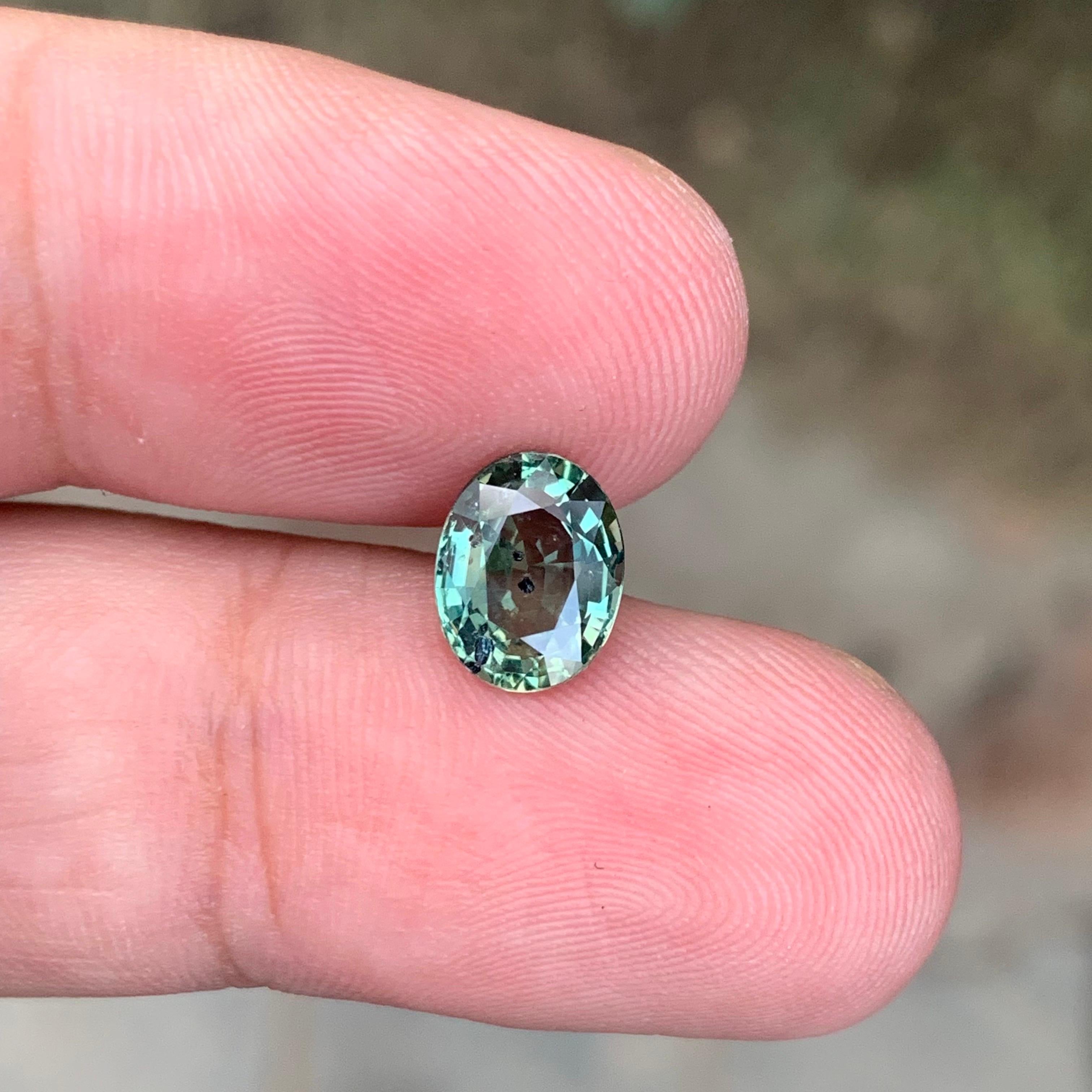 Gemma di forma ovale di zaffiro sciolto naturale del Madagascar certificata AIG da 2,15 carati in vendita 2