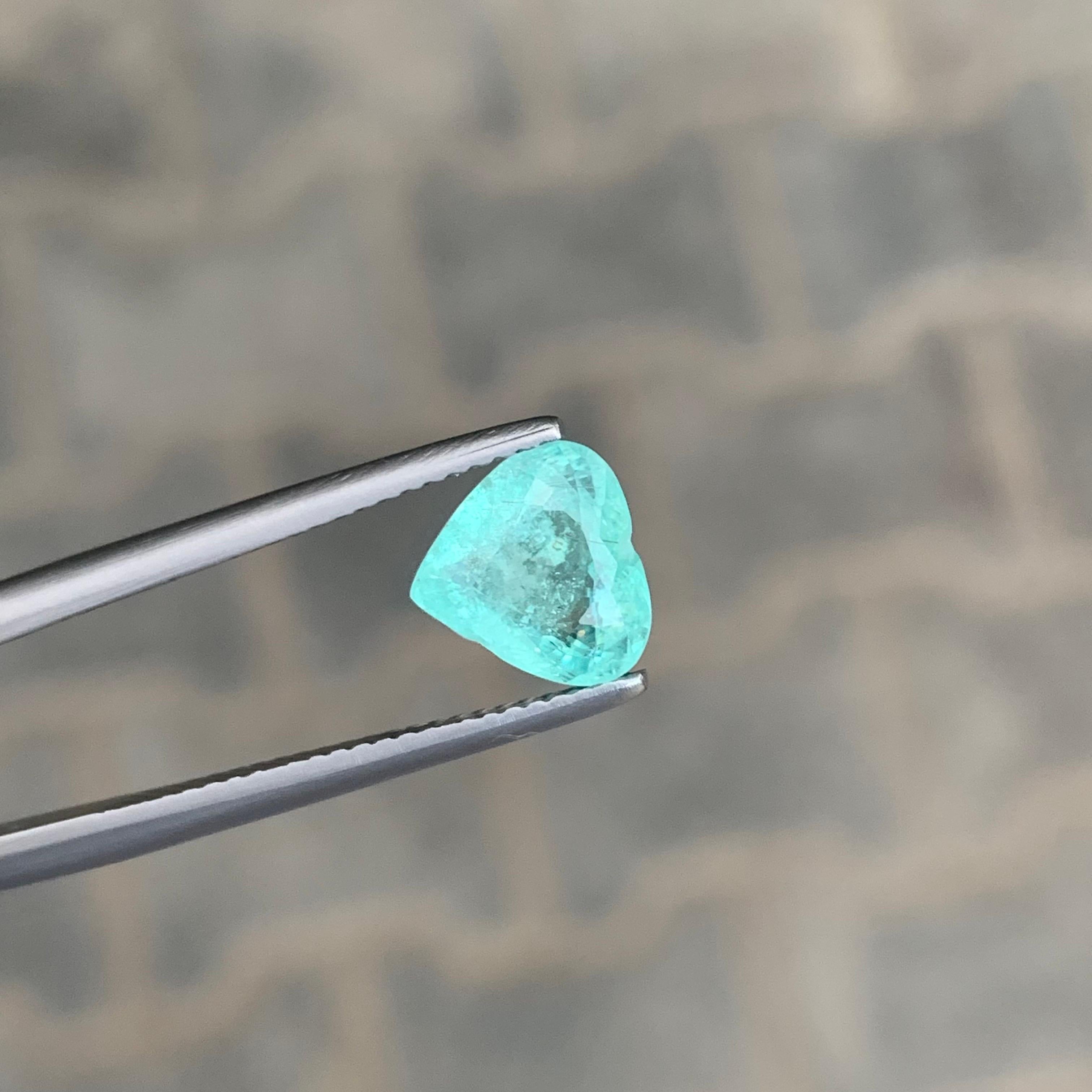 Gema natural suelta de turmalina paraiba en forma de corazón de 2.16 quilates certificada por AIG Artes y manualidades en venta