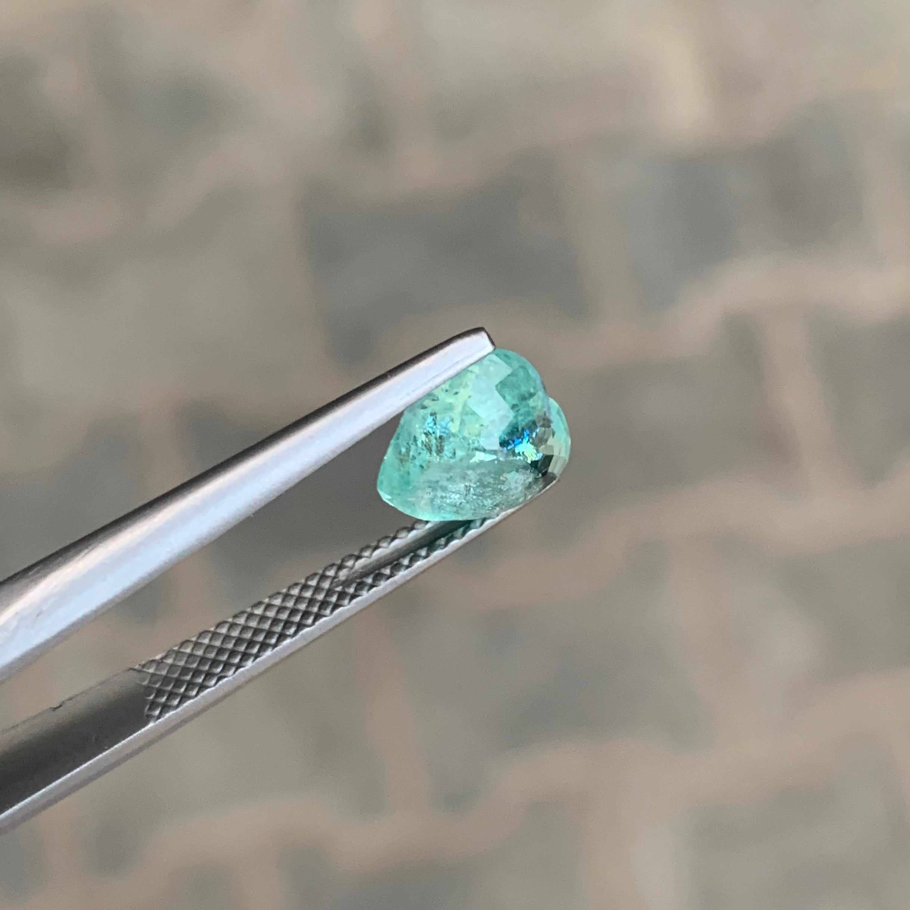 Gema natural suelta de turmalina paraiba en forma de corazón de 2.16 quilates certificada por AIG Corte de corazón en venta