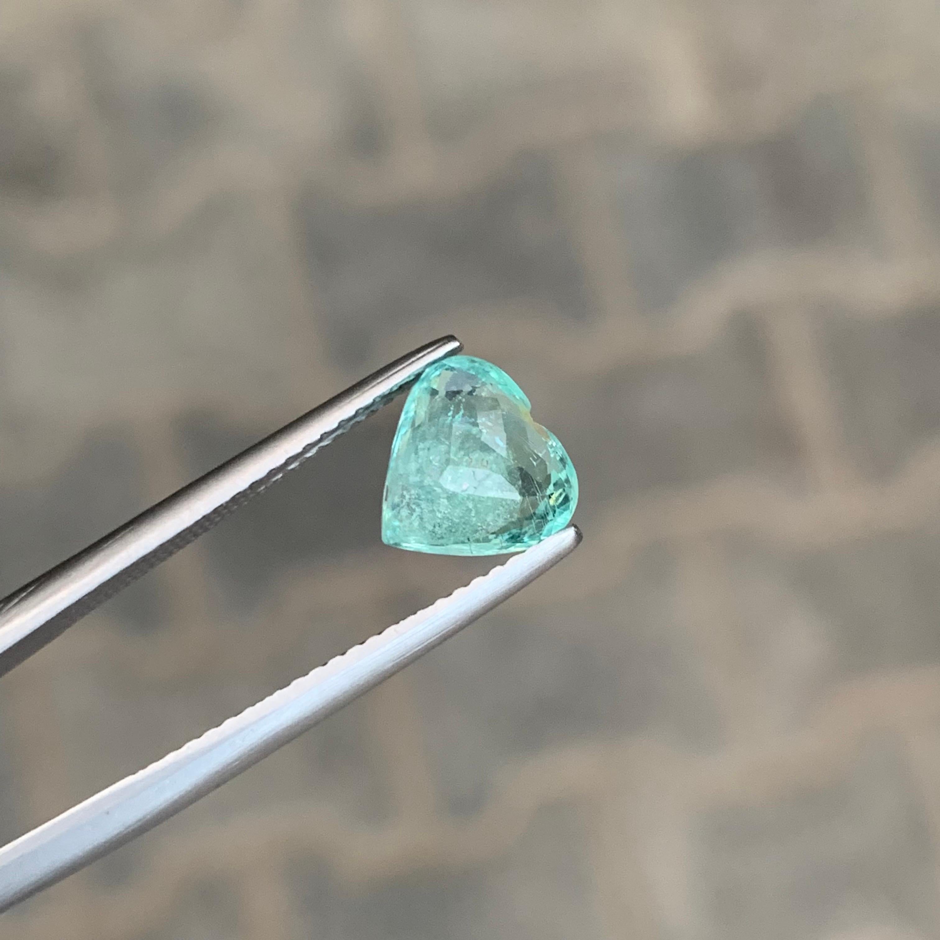 Gema natural suelta de turmalina paraiba en forma de corazón de 2.16 quilates certificada por AIG en Nuevo estado para la venta en Peshawar, PK