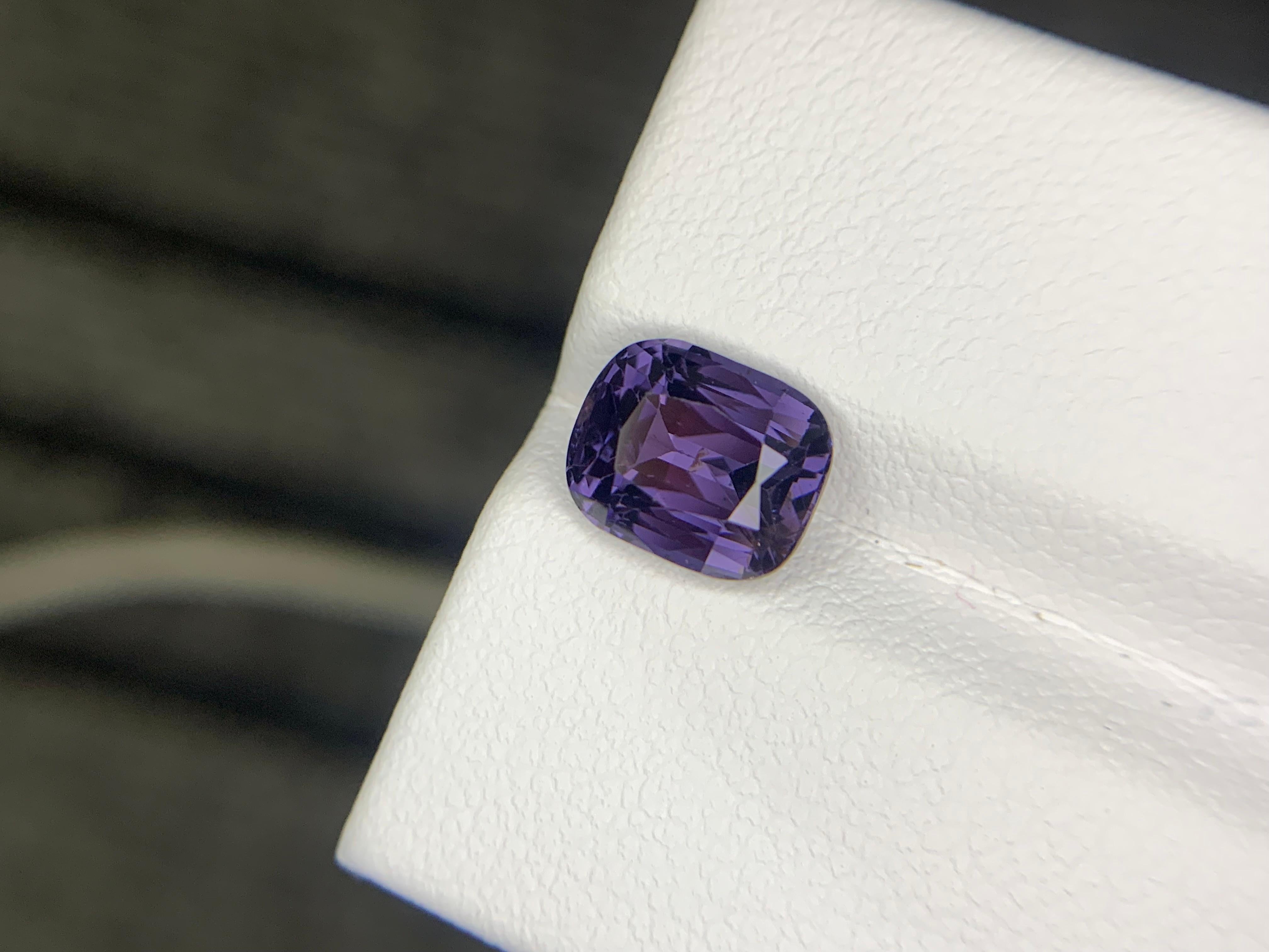 Gemma di forma a cuscino di spinello sciolto naturale certificata AIG da 2,16 carati in vendita 4