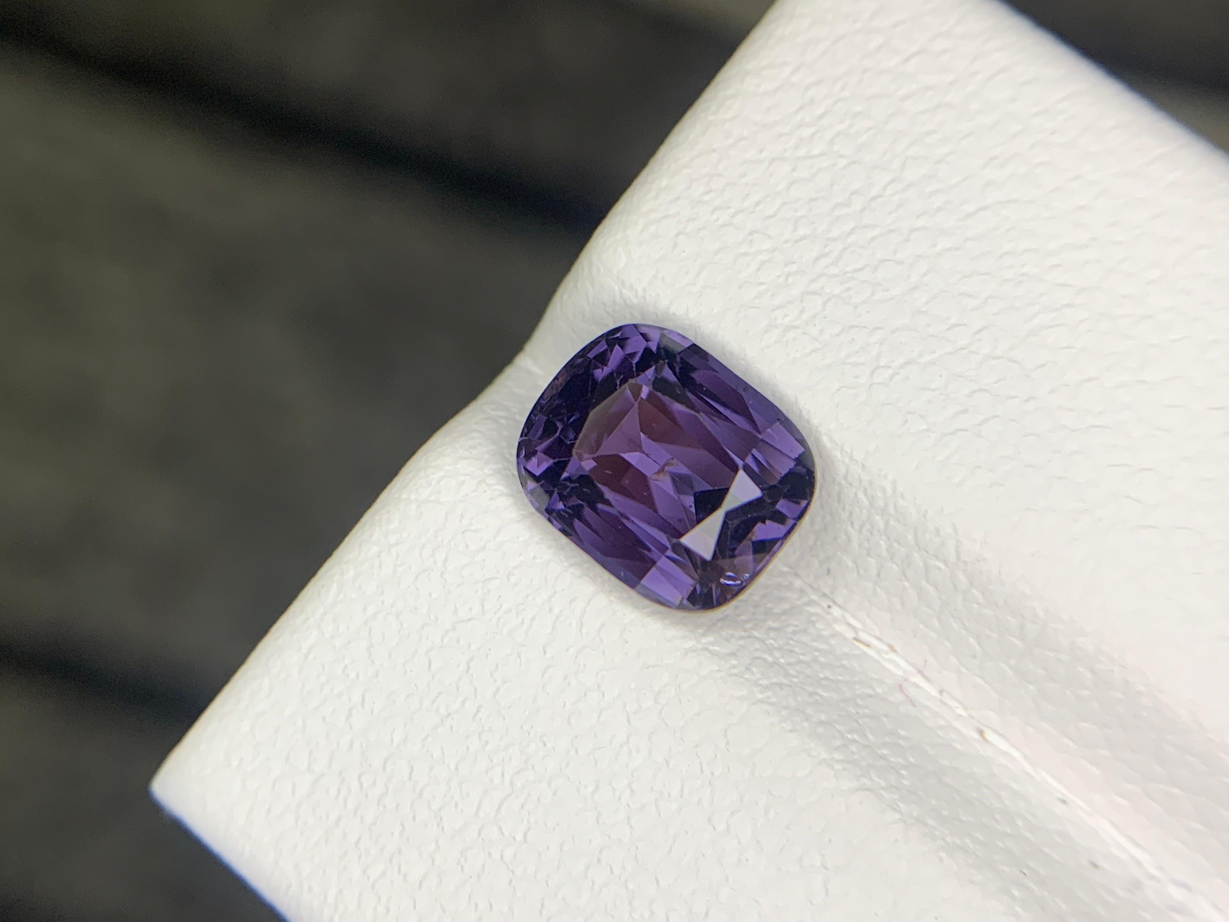 Spinello sfaccettato

Peso : 2,16 Carati
Dimensioni: 7,84 x 6,06 x 4,70 mm
Colore: viola bluastro
Trattamento: Non
Origine: Tanzania
Forma: Cuscino
Certificato: Certificato AIG disponibile

Lo spinello è una gemma affascinante, apprezzata per i suoi