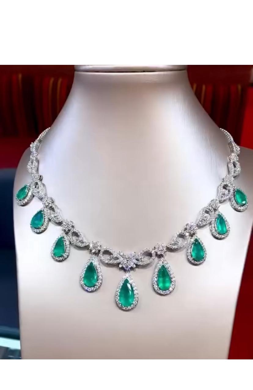 Pear Cut AIG Certified 22.00 Carats Zambian Emeralds 14.00 Ct Diamonds 18K Gold Necklace For Sale
