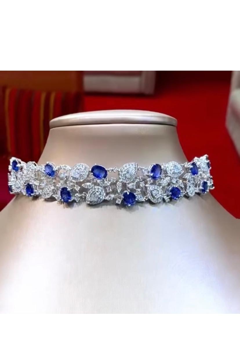 Una gargantilla/pulsera exclusiva, absolutamente única y original.
Los zafiros son unas piedras preciosas conocidas por sus tranquilizantes tonos azules. Simboliza la tranquilidad y la claridad, y se cree que aporta paz interior y armonía. Déjate