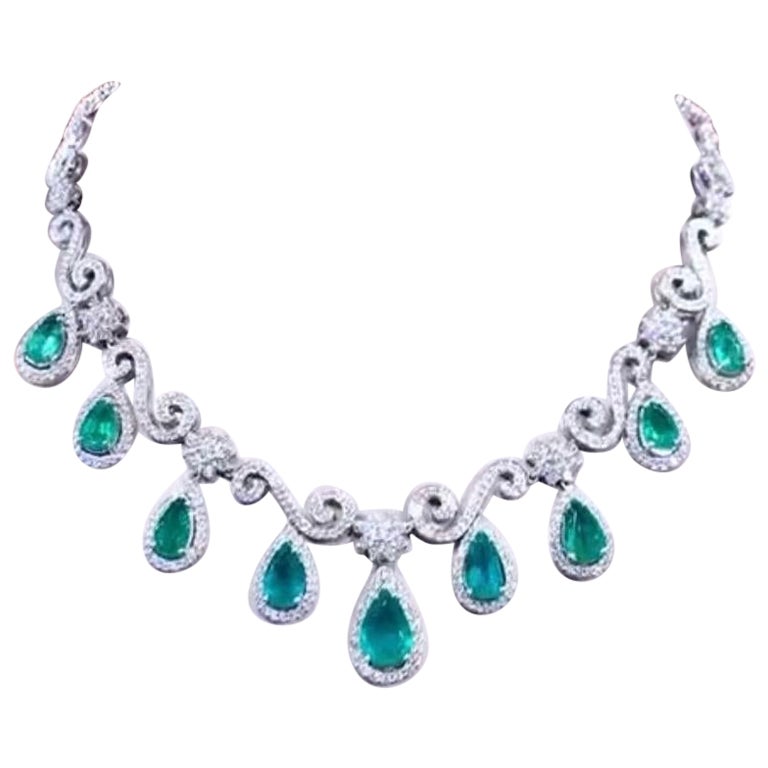Collar de oro de 18 quilates con esmeralda de Zambia de 22,00 quilates y 8,50 quilates de diamantes, certificado por AIG