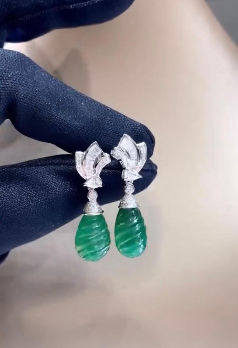 AIG Certified 22.00 Ct Zambian Emeralds Diamonds 18K Gold Earrings In New Condition For Sale In Massafra, IT