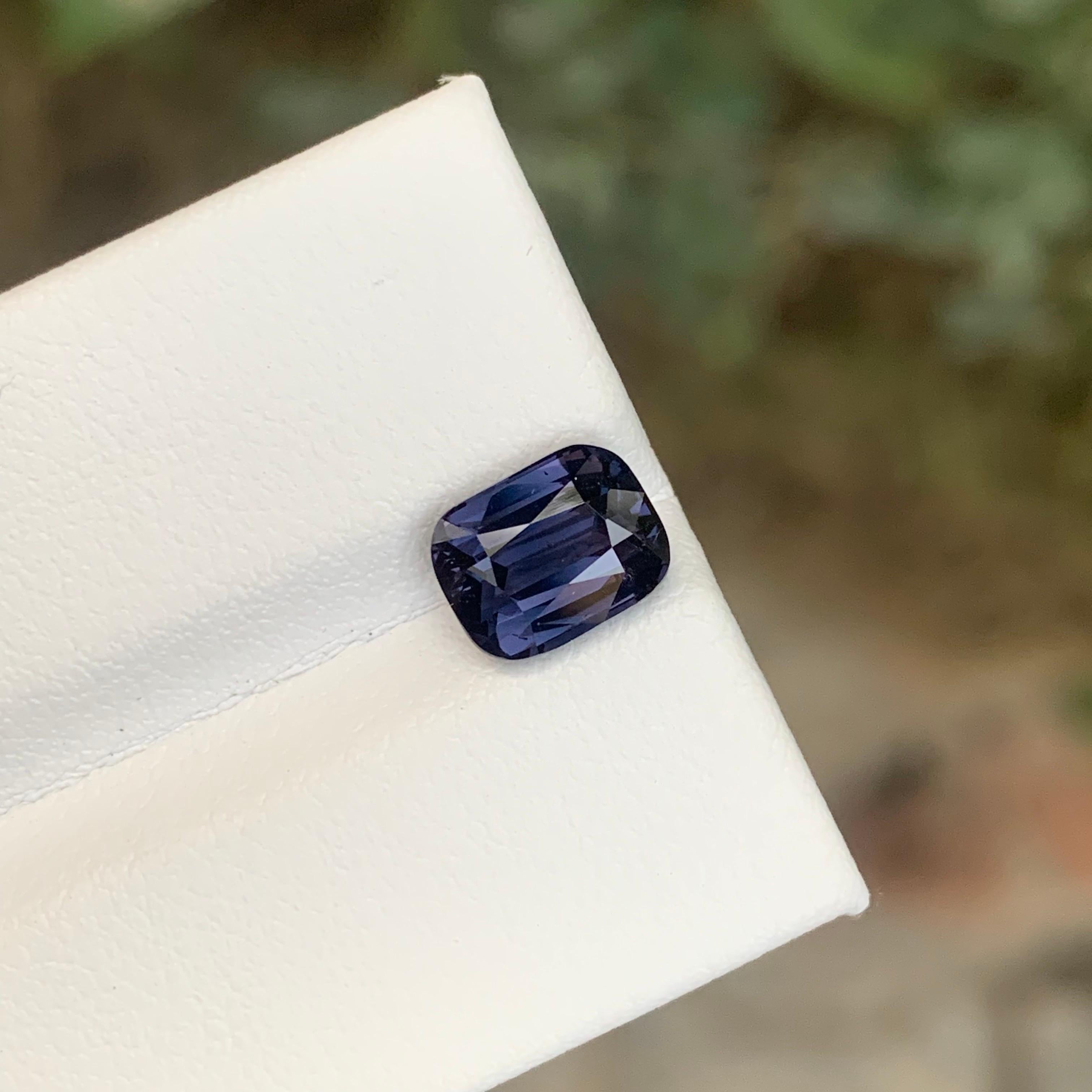 Spinello Lavanda Naturale Sciolto Taglio Cuscino Certificato AIG 2,22 Carati dalla Tanzania in vendita 5