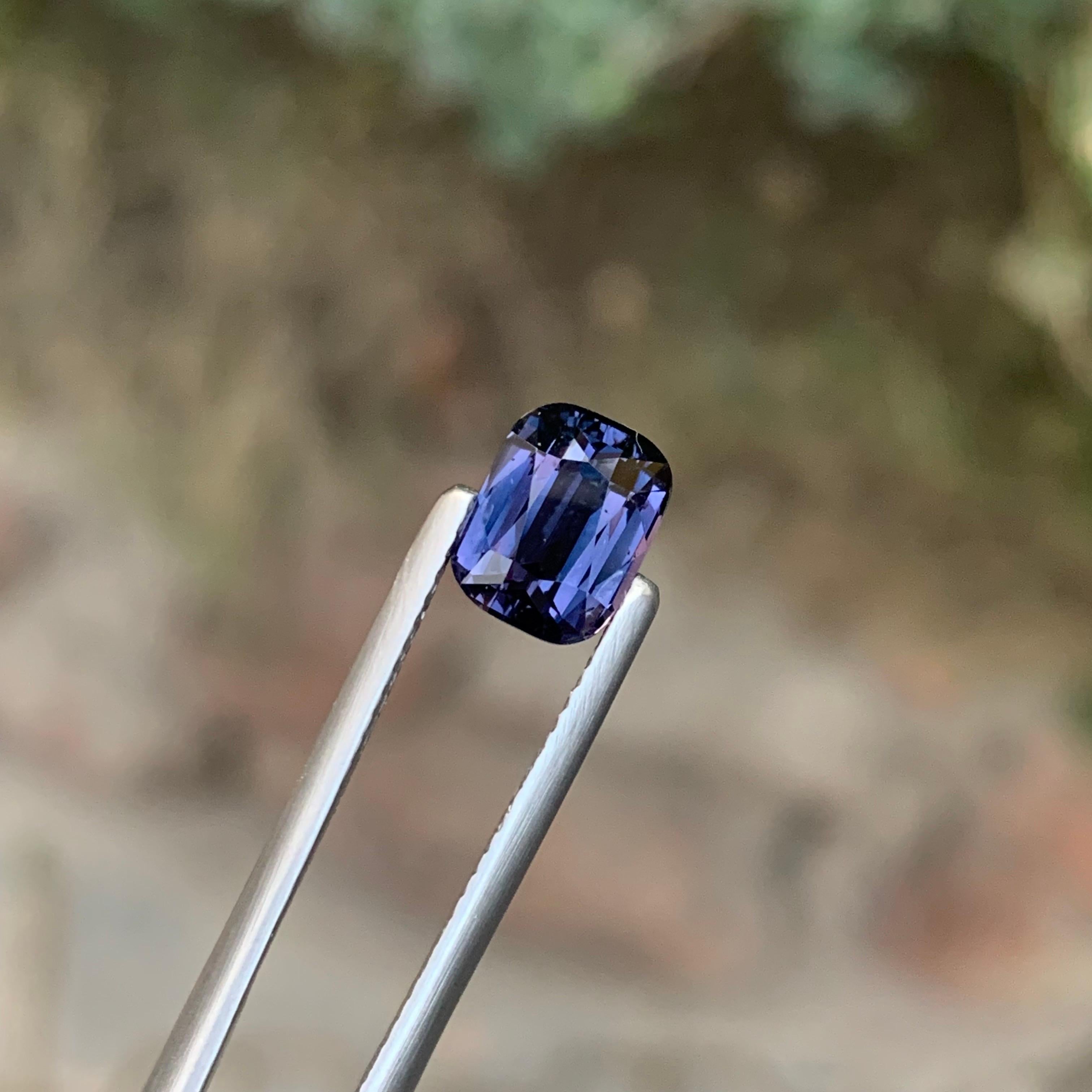 Spinello Lavanda Naturale Sciolto Taglio Cuscino Certificato AIG 2,22 Carati dalla Tanzania In condizioni Nuovo in vendita a Peshawar, PK