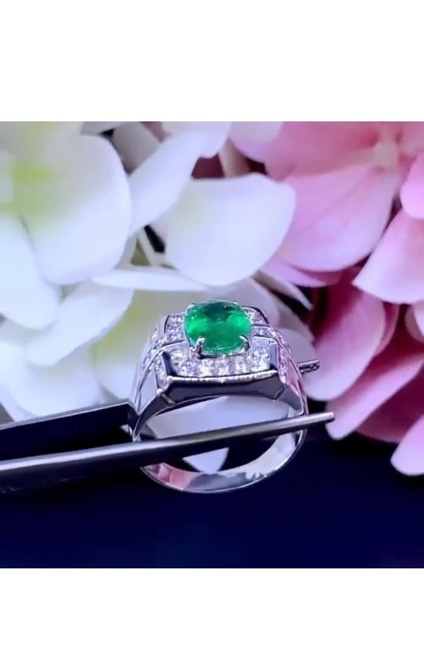 18 Karat Goldring, AIG-zertifizierter 2,25 Karat natürlicher sambischer Smaragd 1,10 Karat Diamant (Ovalschliff) im Angebot