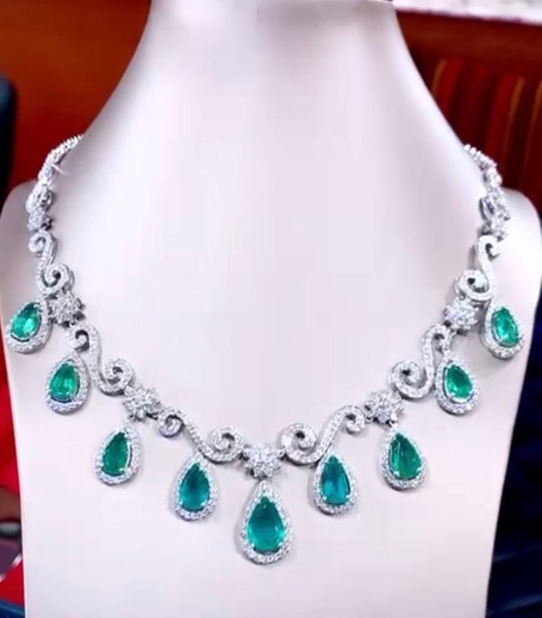 Pear Cut AIG Certified 22.75 Ct Zambian Emerald 8.53 Ct Diamonds 18K Gold Necklace  For Sale