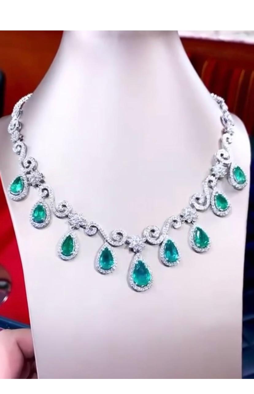 Women's AIG Certified 22.75 Ct Zambian Emerald 8.53 Ct Diamonds 18K Gold Necklace  For Sale