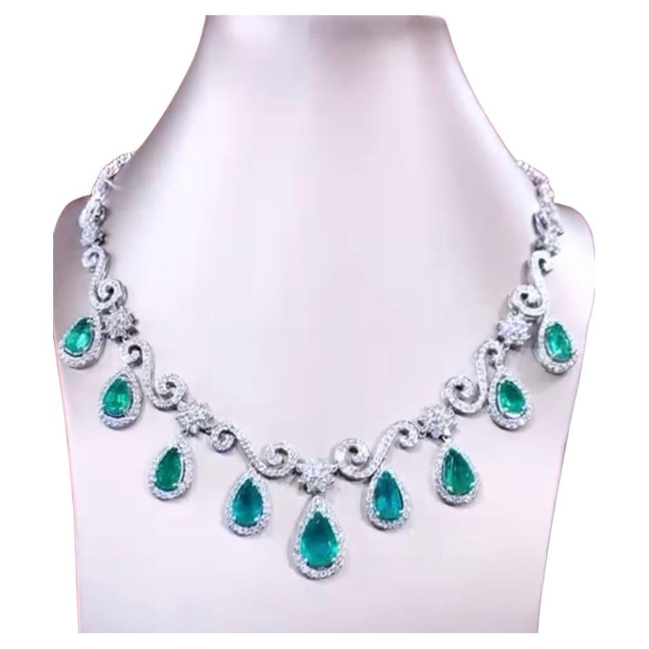AIG Certified 22.75 Ct Zambian Emerald 8.53 Ct Diamonds 18K Gold Necklace 