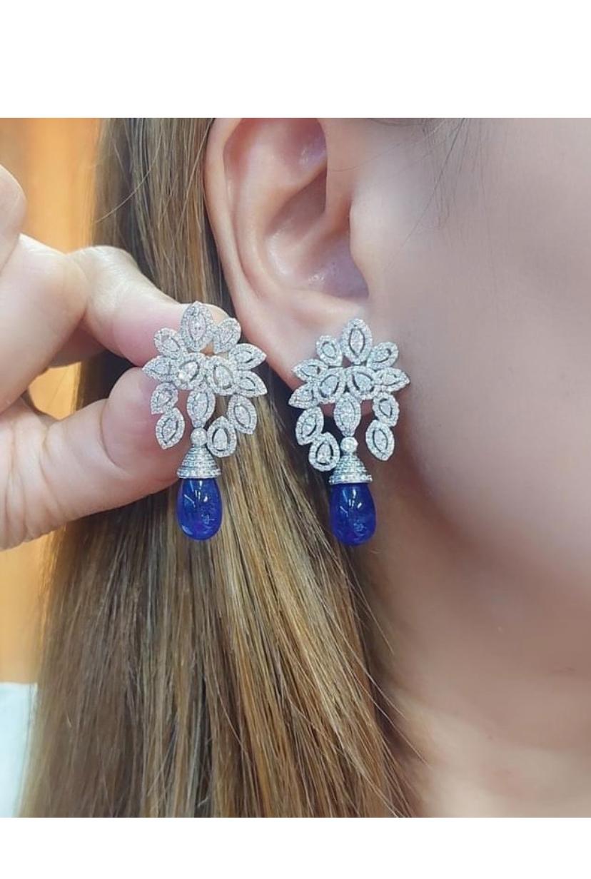 Certifié par l'AIG  Tanzanites 22,80 carats  Boucles d'oreilles en or 18k avec 3,40 ct de diamants en vente 1