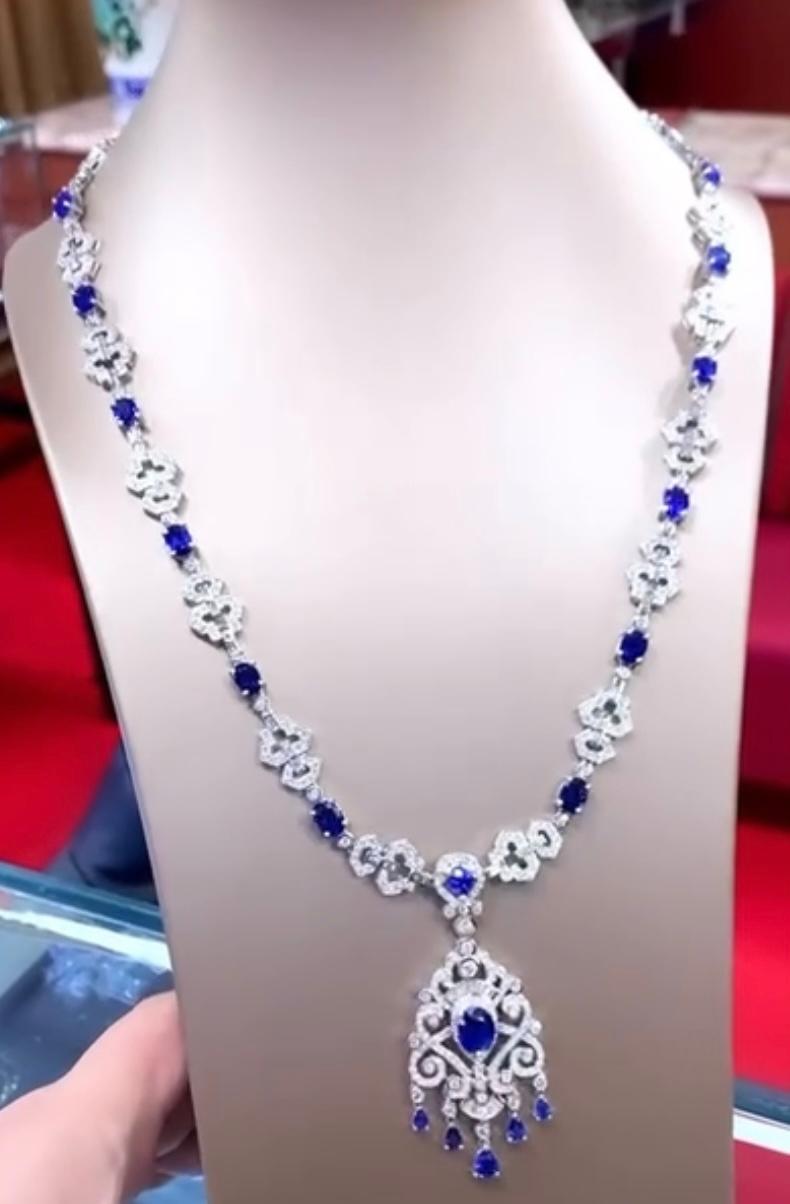 Oval Cut AIG Certified 23.06 Carats Ceylon Sapphires 9.32 Ct Diamonds 18K Gold Necklace  For Sale