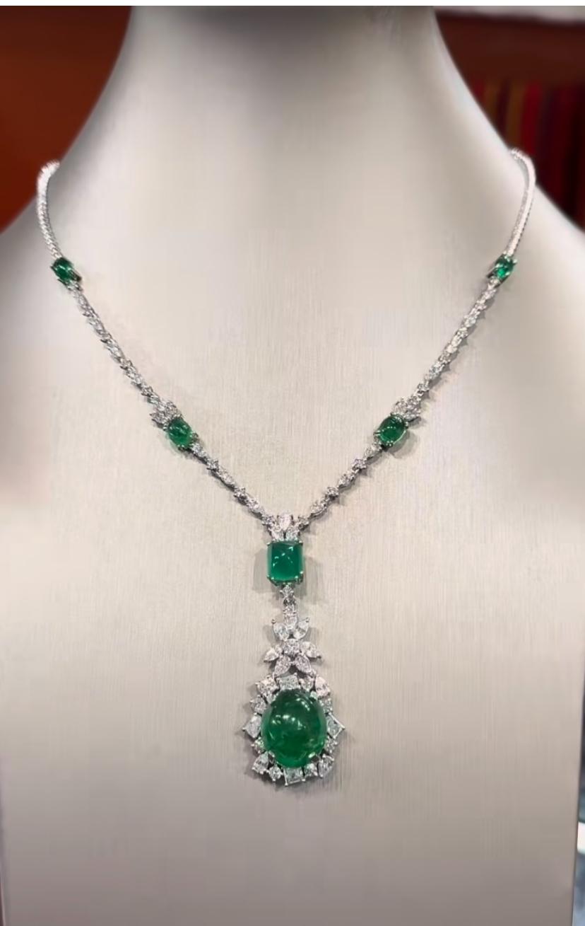 A magnificent necklace in adorable design, so sophisticated, elegant, a very impressive piece.
Necklace come in 18K gold with a Natural  Zambian Emeralds of 23,37 carats, fine quality, spectacular color, in perfect cabochon cut . Central emerald is
