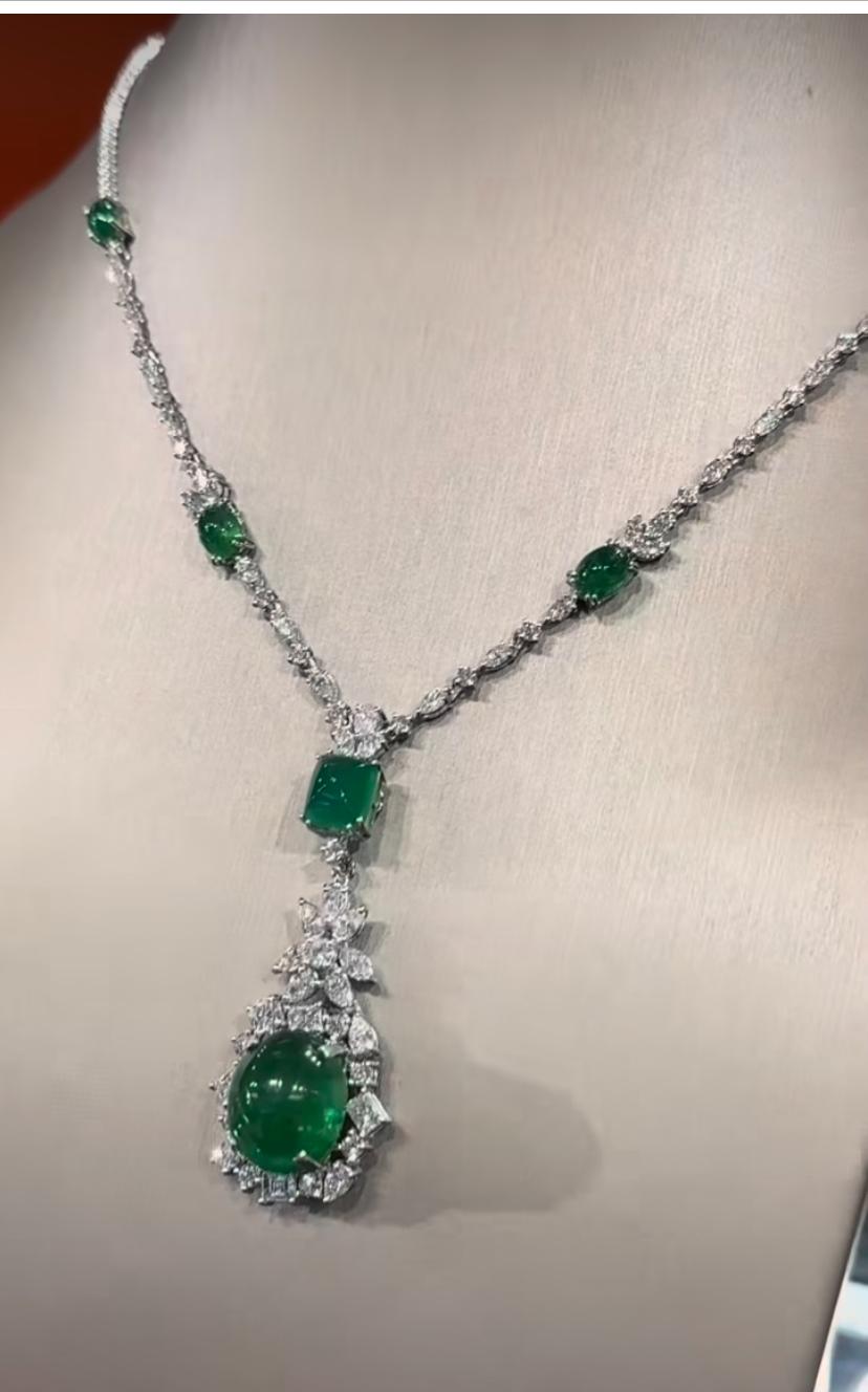 AIG Certified 23.37 Carats Zambian Emeralds  4.77 Ct Diamonds 18K Gold Necklace  In New Condition For Sale In Massafra, IT