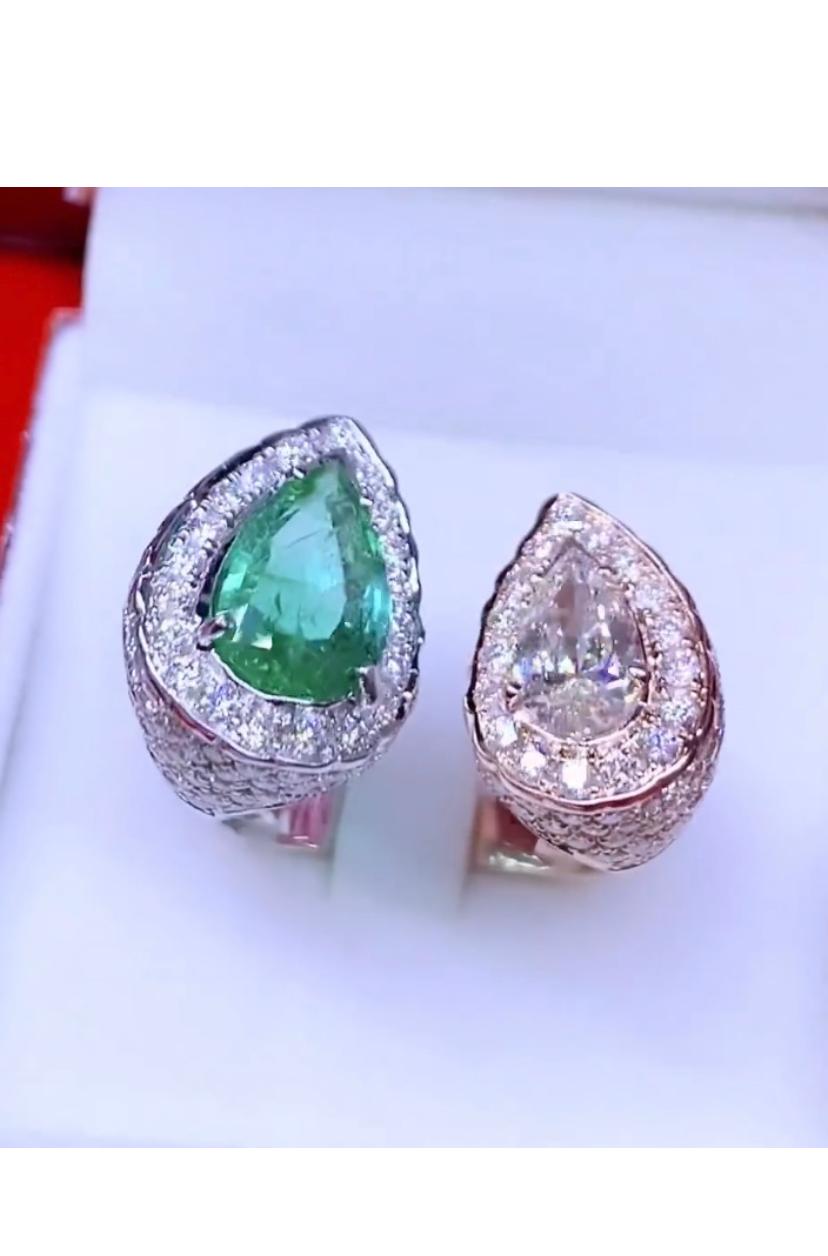 An exquisite contemporary design, so modern and elegant, particular style, very sophisticated.
Ring come in bicolor 18K gold , rosè and white color, with a Natural Zambian Emerald in pear cut, extra fine quality and grade, spectacular green , of