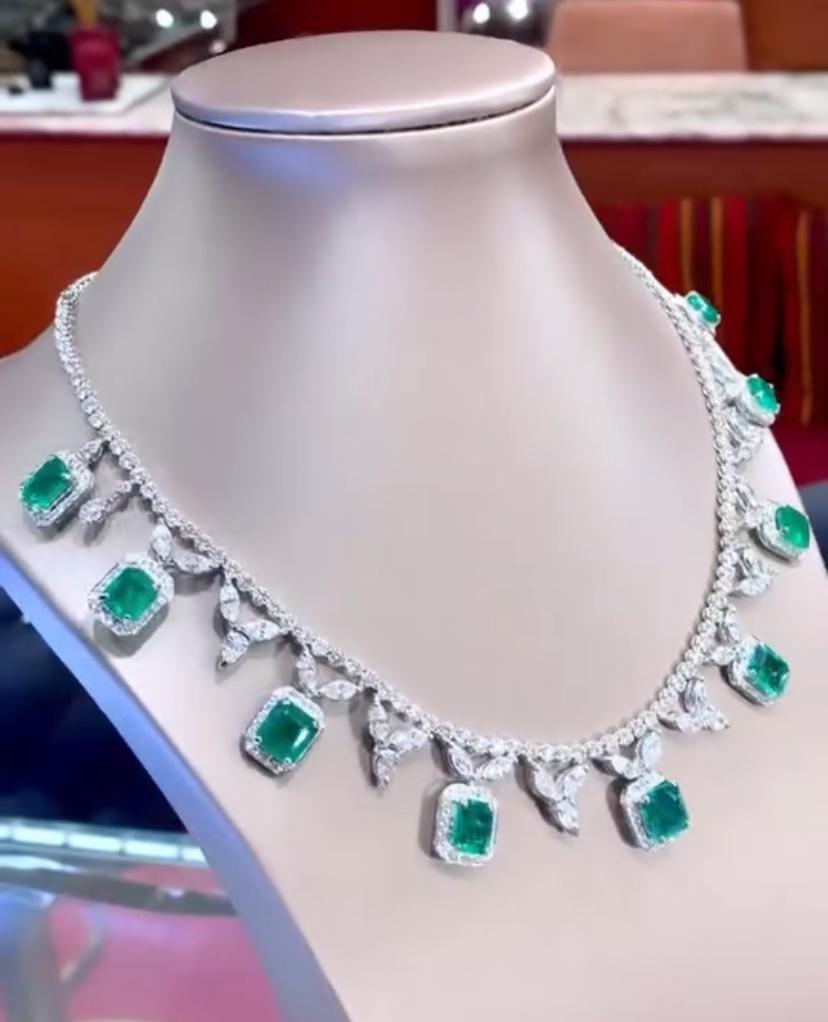 Collana di smeraldi dello Zambia certificati AIG da 24,00 carati e 15,00 carati di diamanti In condizioni Nuovo in vendita a Massafra, IT
