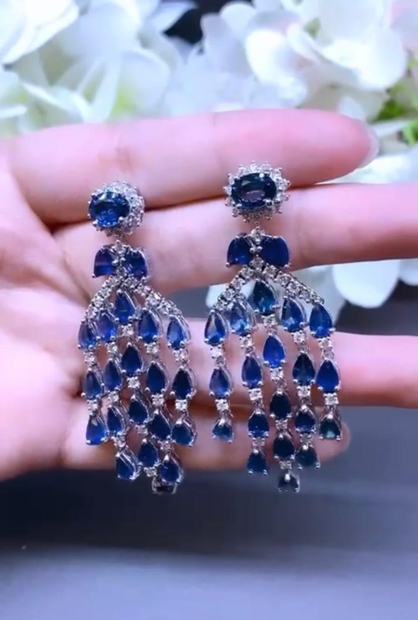 AIG Certified 24.32 Ct Ceylon Sapphires 2.60 Ct Diamonds 18K Gold Earrings  In New Condition For Sale In Massafra, IT