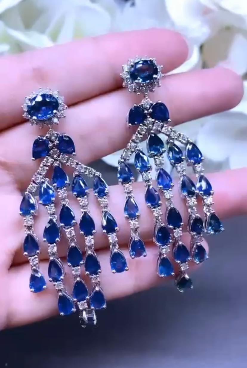 Boucles d'oreilles en or 18 carats, saphirs de Ceylan 24,32 carats et diamants 2,60 carats certifiés AIG en vente 1
