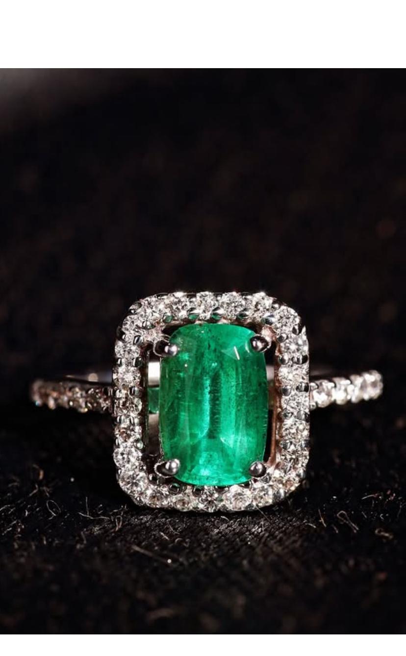 An exclusive Emerald and Diamonds ring in essential and modern design .
Stunning ring come in 18k gold with Zambian Emerald of 2,45 carats , in perfect shape , vibrant green color , and dazzling round brillant cut Diamonds of 0,40 carats, F  color