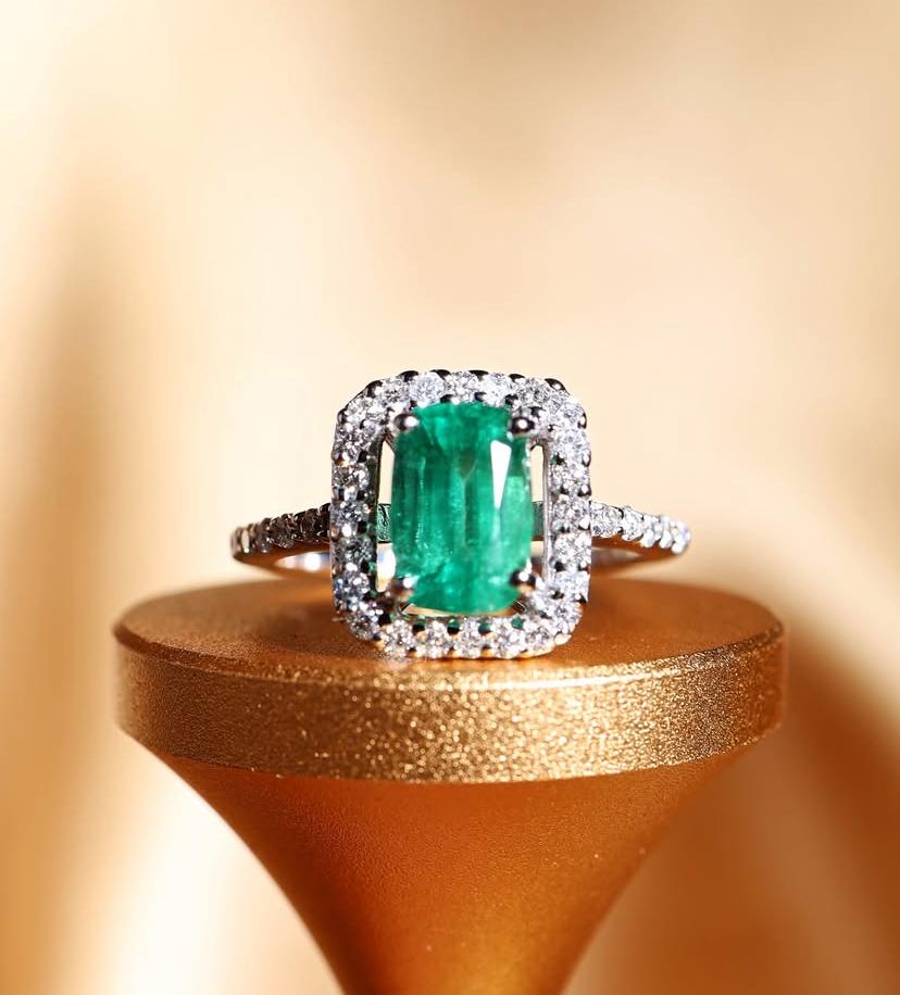 Cushion Cut AIG Certified 2.45 Carats Zambian Emeralds Diamonds 18K Gold Ring For Sale