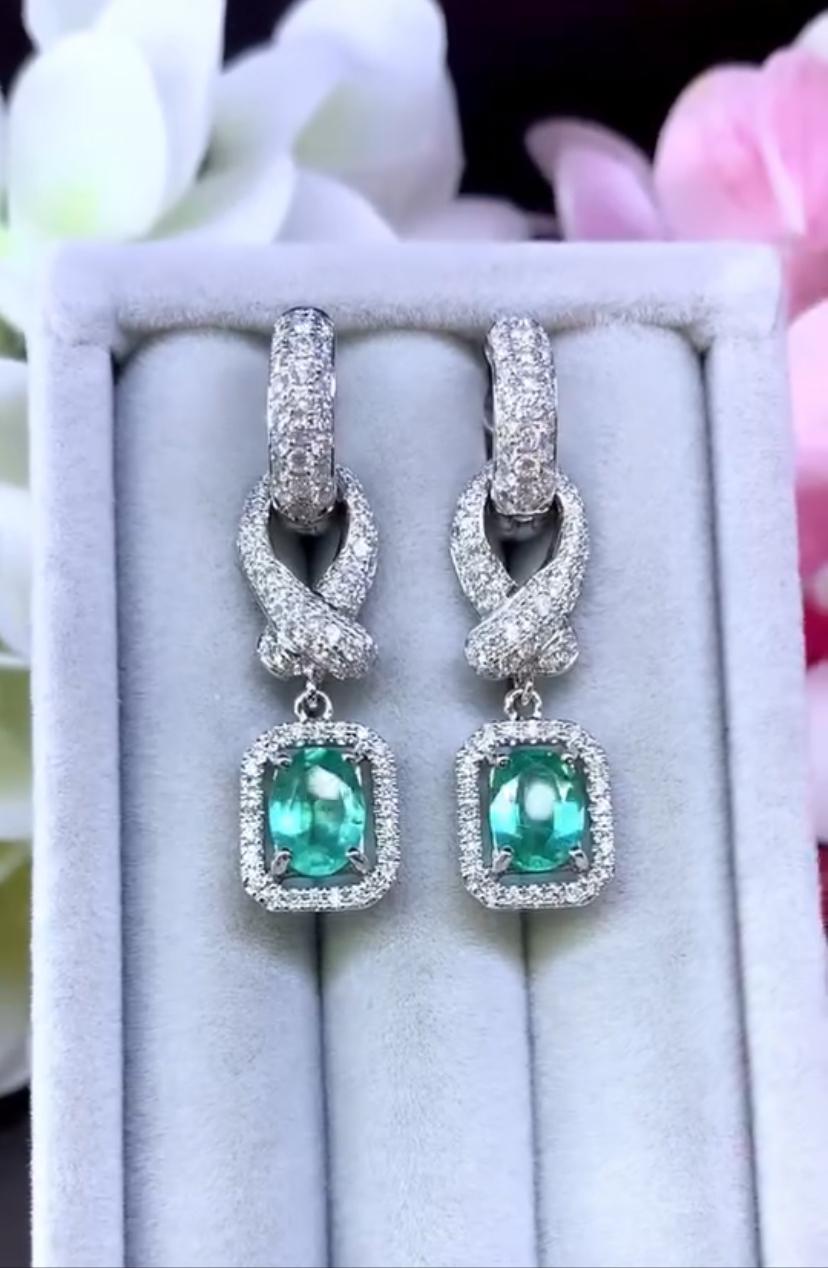 Orecchini in oro 18k con smeraldi dello Zambia certificati AIG da 2,45 carati e diamanti da 1,90 carati In condizioni Nuovo in vendita a Massafra, IT