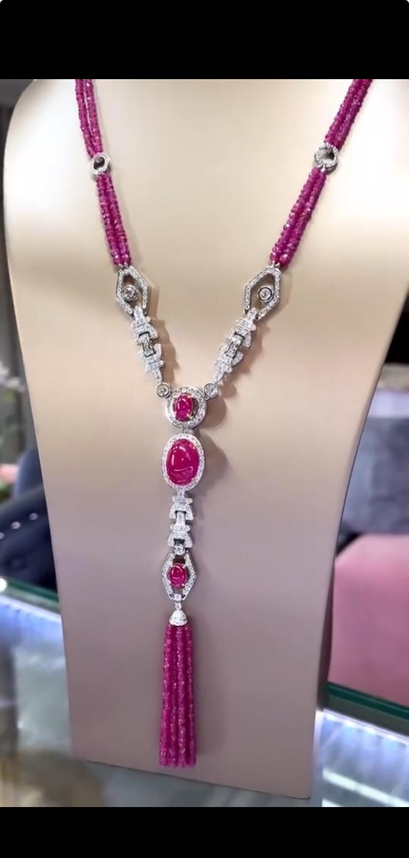 Collana in oro 18K con rubini certificati AIG da 24,50 carati e diamanti da 6,70 carati In condizioni Nuovo in vendita a Massafra, IT