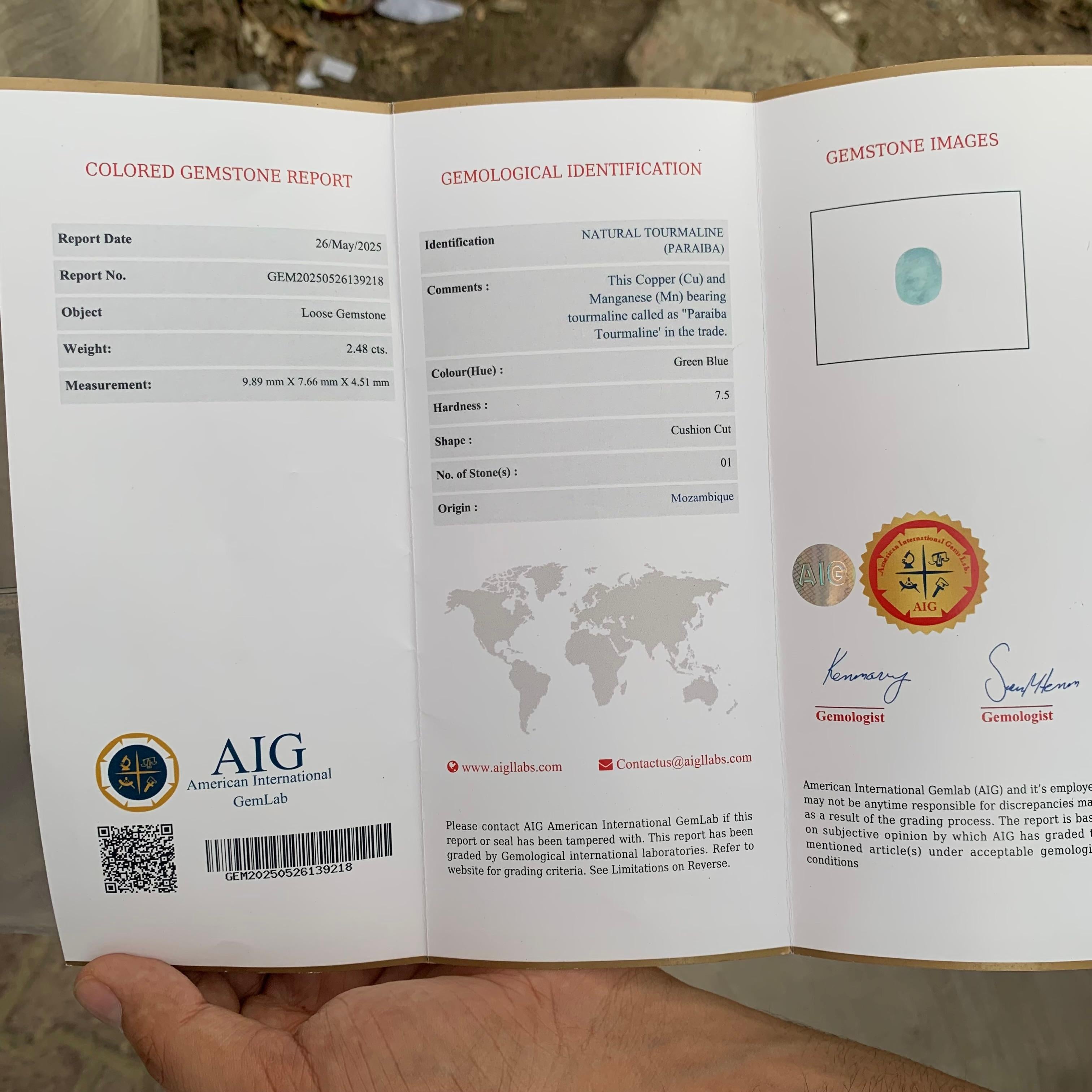 Tormalina Paraiba naturale sfusa da 2,48 carati certificata AIG proveniente dalla miniera del Mozambico 8
