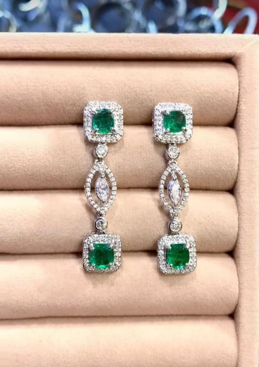 Boucles d'oreilles en or 18 carats certifiées AIG 2,48 carats d'émeraudes zambiennes 1,51 carats de diamants Pour femmes en vente