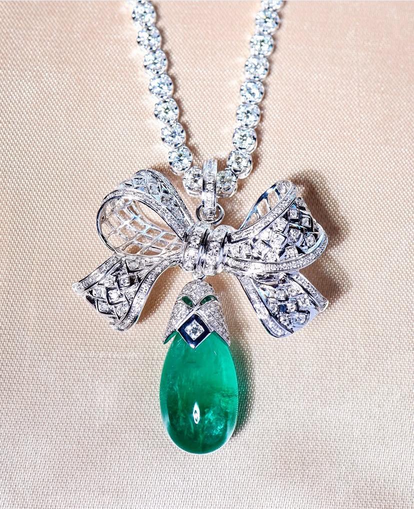 Cabochon AIG Certified 25.00 Ct Zambian Emerald 1.80 Ct Diamonds Gold Pendant/Brooch For Sale