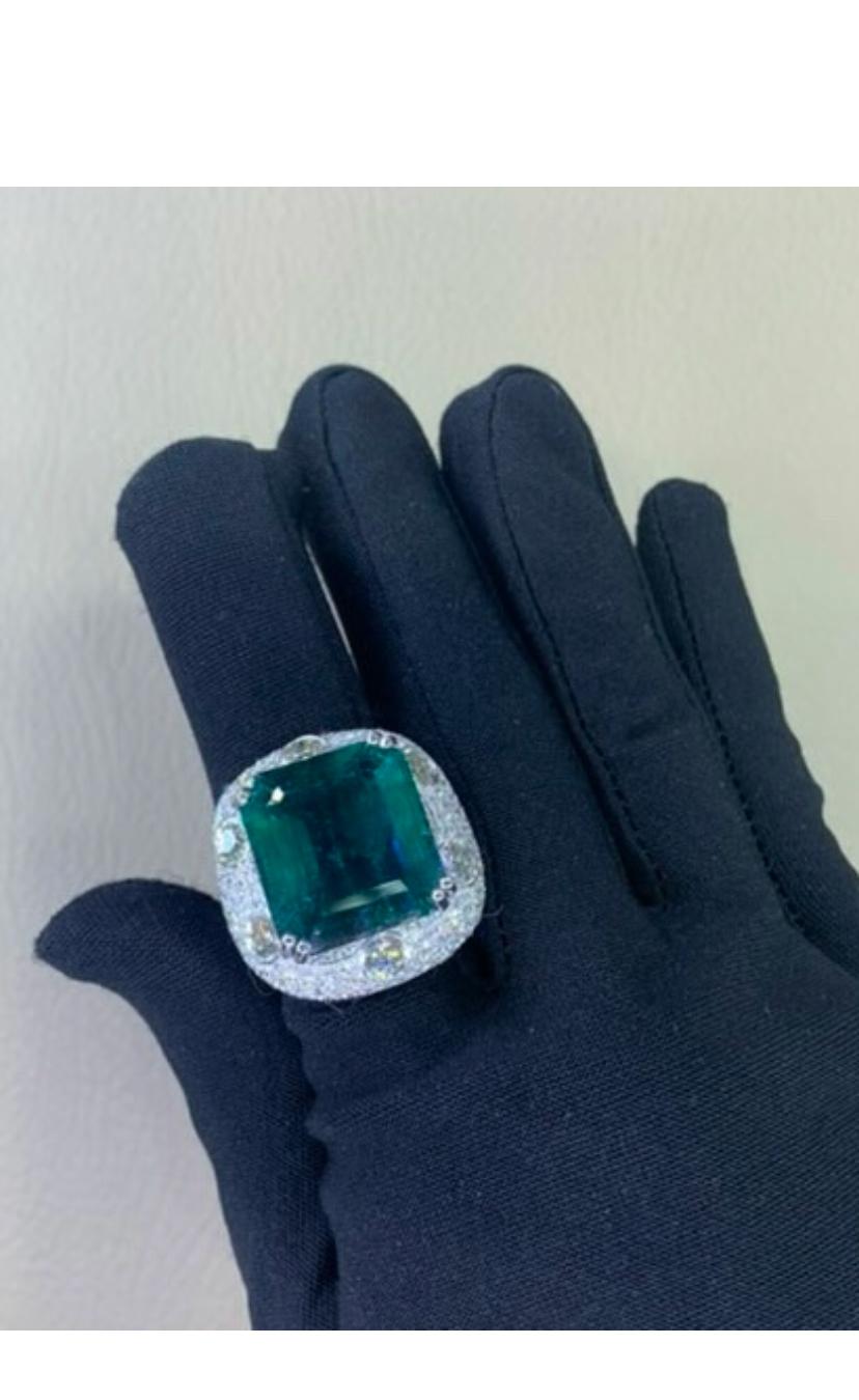 An exclusive  Emerald and Diamonds ring.
Experience the exquisite craftsmanship of this new ring in our detailed video. Every single spot is meticulously crafted and the level of sophistication is unparalleled.
Dive into the intricate details and