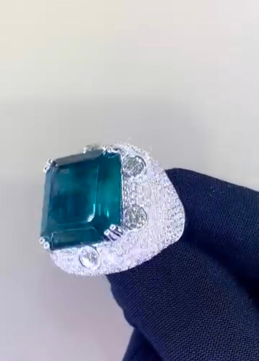 Women's AIG Certified 25.00 Zambian Emerald  6.60 Ct Diamonds 18K Gold Ring For Sale