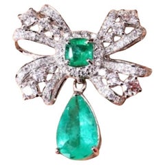 AIG Certified 2.55 Carat Colombian Emeralds 1.20 Ct Diamonds 18K Gold Pendant