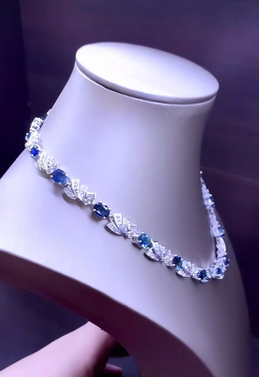 Halskette, AIG-zertifiziert 25,68 Karat Ceylon-Saphire Diamanten 5,11 Karat 18k Gold  (Ovalschliff) im Angebot
