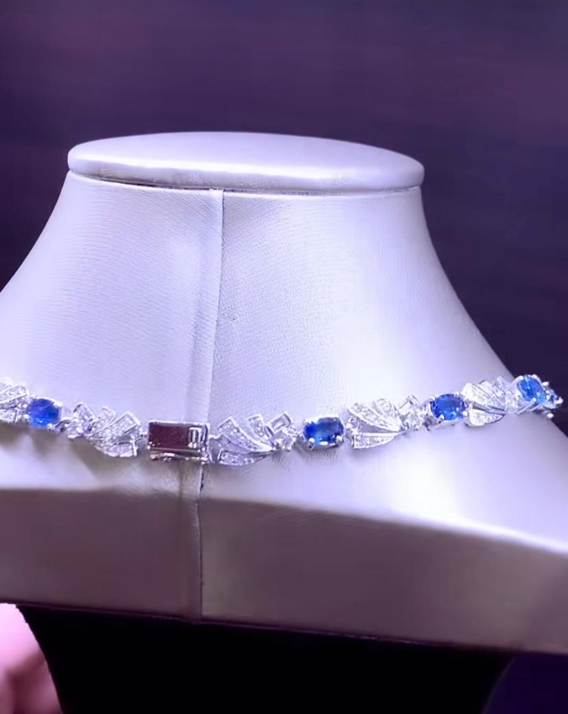 AIG certified 25.68 Ct Ceylon sapphires Diamonds 5.11 Ct 18k Gold Necklace  In New Condition For Sale In Massafra, IT