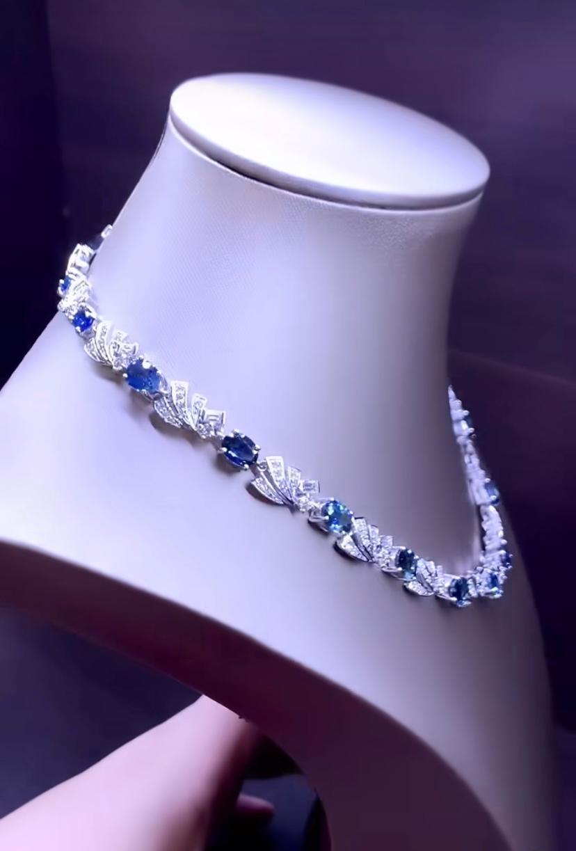 AIG certified 25.68 Ct Ceylon sapphires Diamonds 5.11 Ct 18k Gold Necklace  For Sale 3