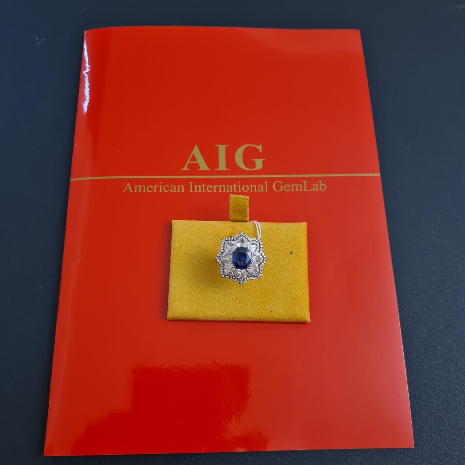 AIG Certified 2.58 Carat Natural Sapphire and 2.04 Carat Natural Diamonds Ring For Sale 1