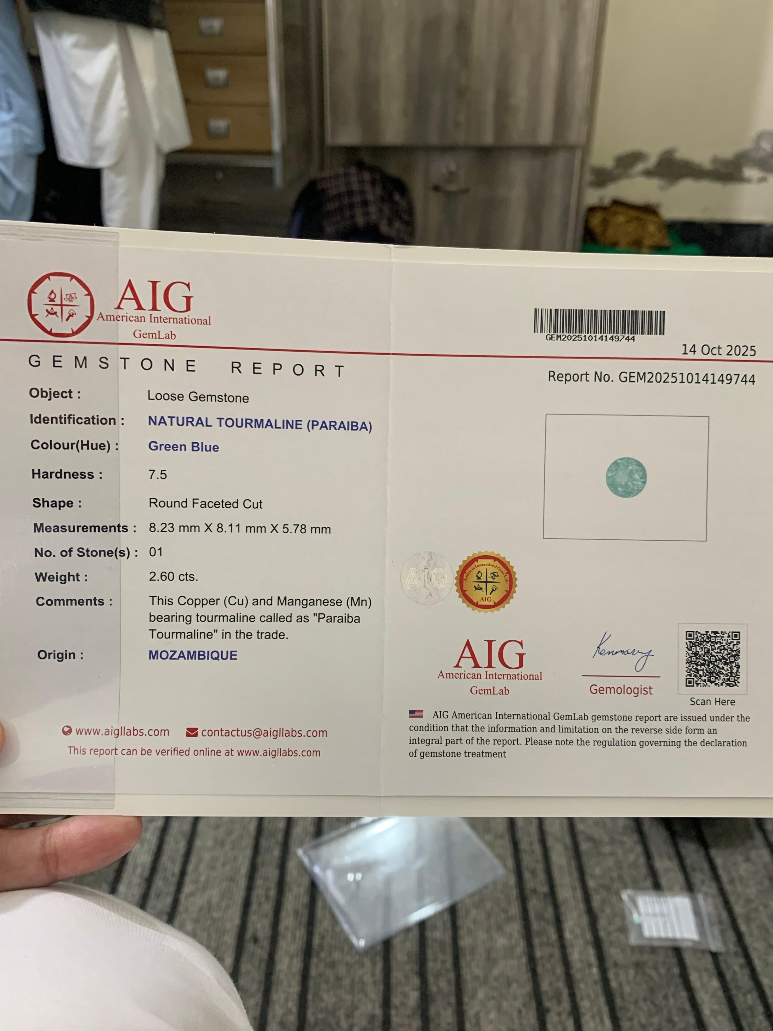 Gemma rotonda di tormalina Paraiba naturale sciolta certificata AIG da 2,60 carati in vendita 9