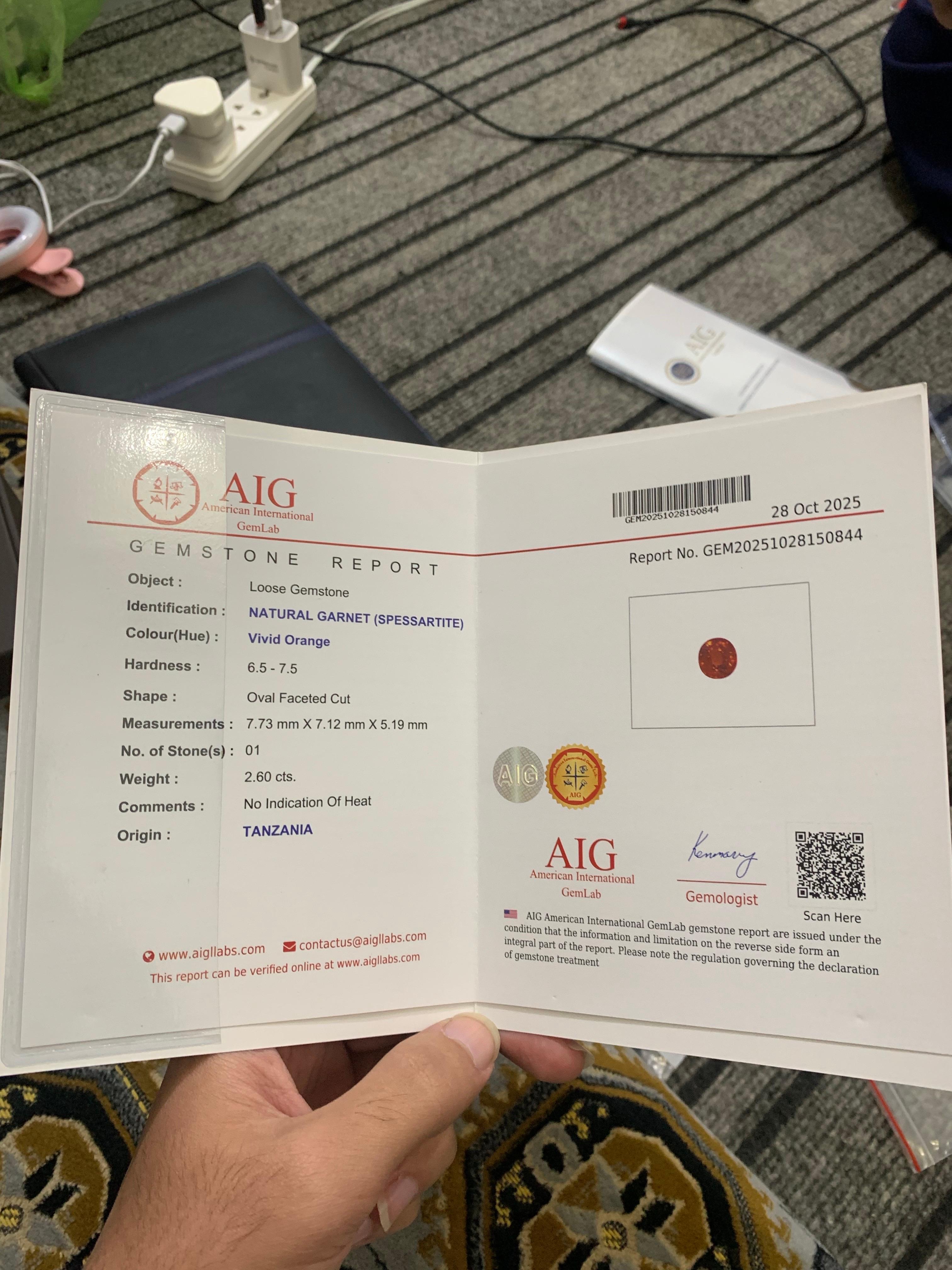 AIG zertifiziert 2,60 Karat natürlichen losen Spessartit Granat Oval Form Edelstein im Angebot 4