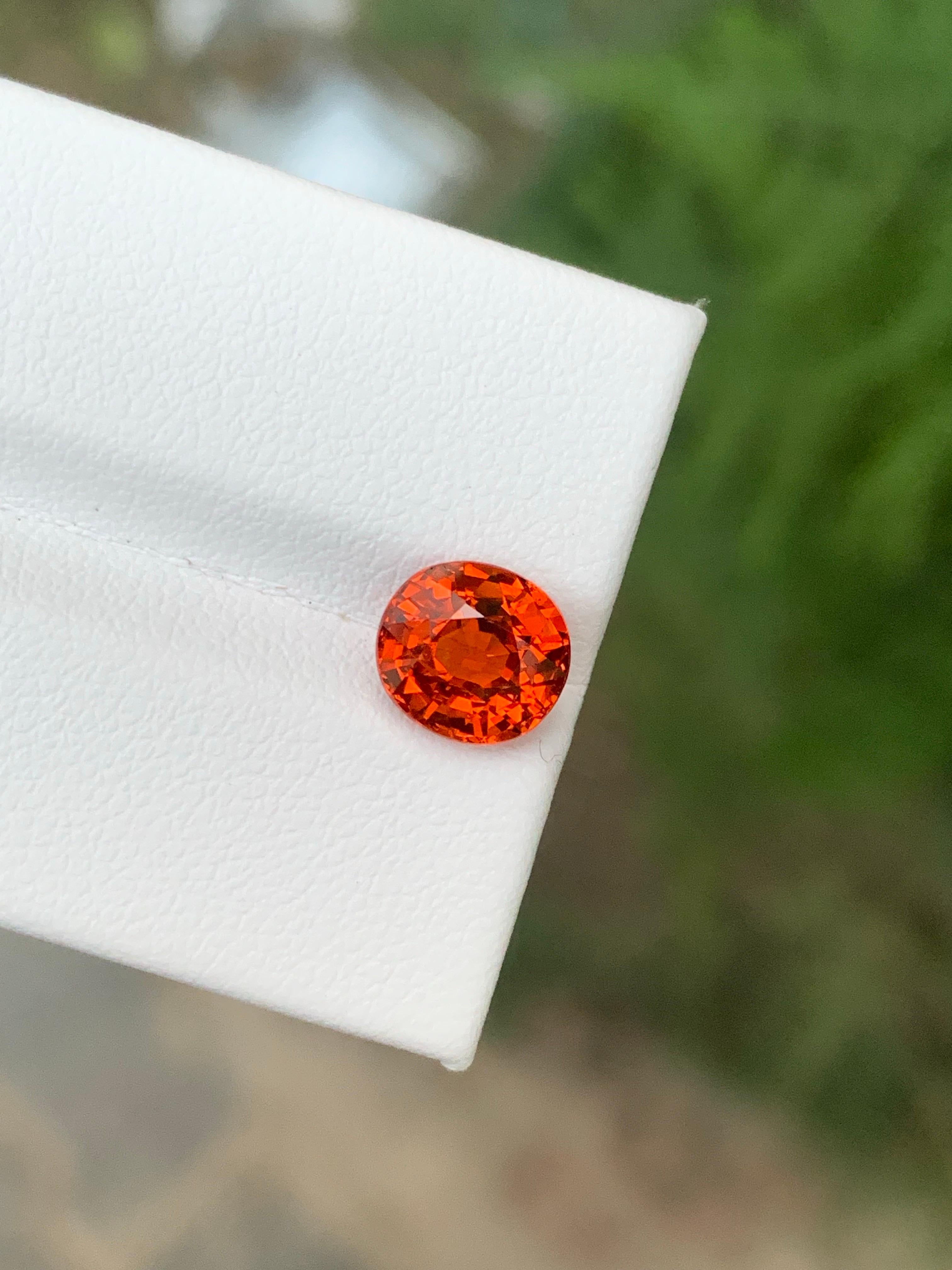 AIG zertifiziert 2,60 Karat natürlichen losen Spessartit Granat Oval Form Edelstein im Zustand „Neu“ im Angebot in Peshawar, PK