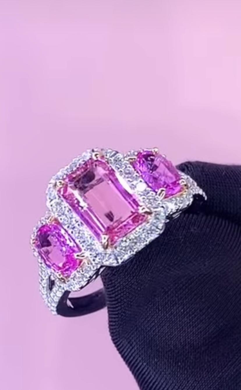 Spring is in the air🌸 🌸 🌸
Adorned yourself with this adorable pink tourmaline ring , and add a touch of color on your look.
Stunning ring come in 18k gold with 3 pieces of Natural Tourmaline of 2,60 carats , in delicate pink color , and Natural