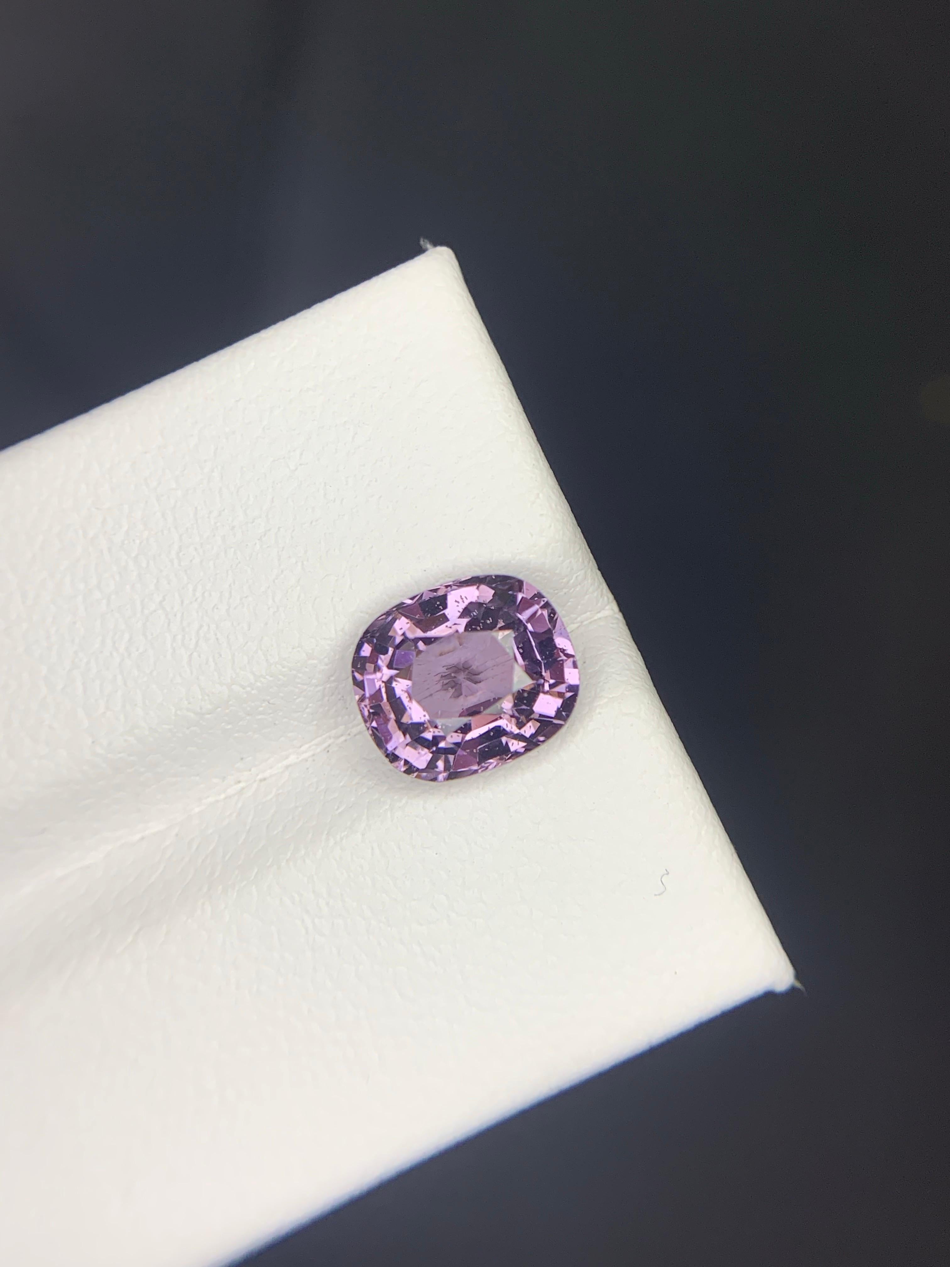 Gemma di taglio a cuscino di spinello viola sciolto naturale certificata AIG da 2,63 carati in vendita 9