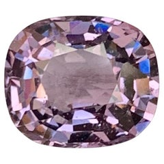 Gemma di taglio a cuscino di spinello viola sciolto naturale certificata AIG da 2,63 carati