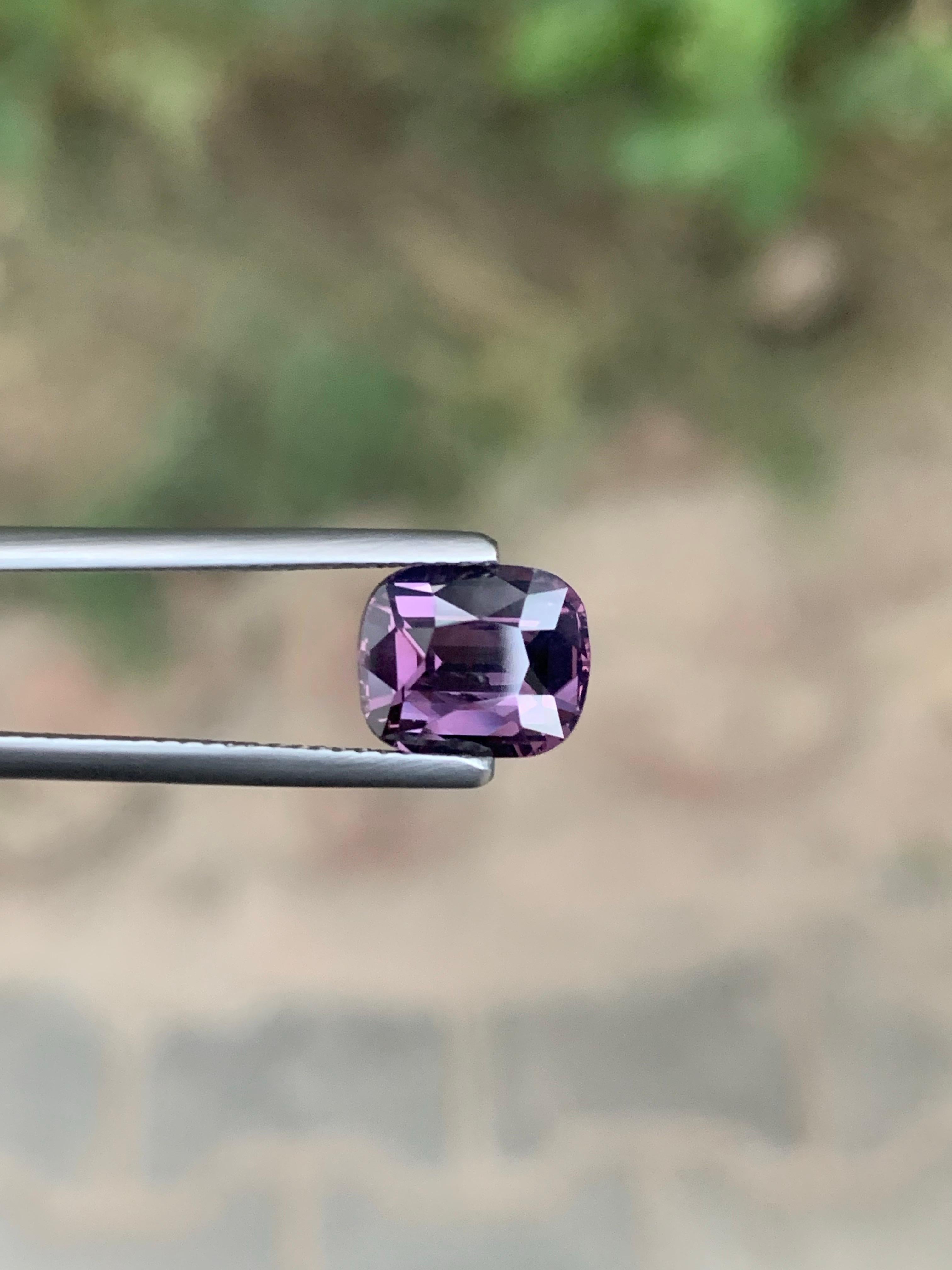 AIG-zertifiziert 2,65 Karat natürlichen losen Lavendel Spinell aus Tansania, Afrika für Damen oder Herren im Angebot