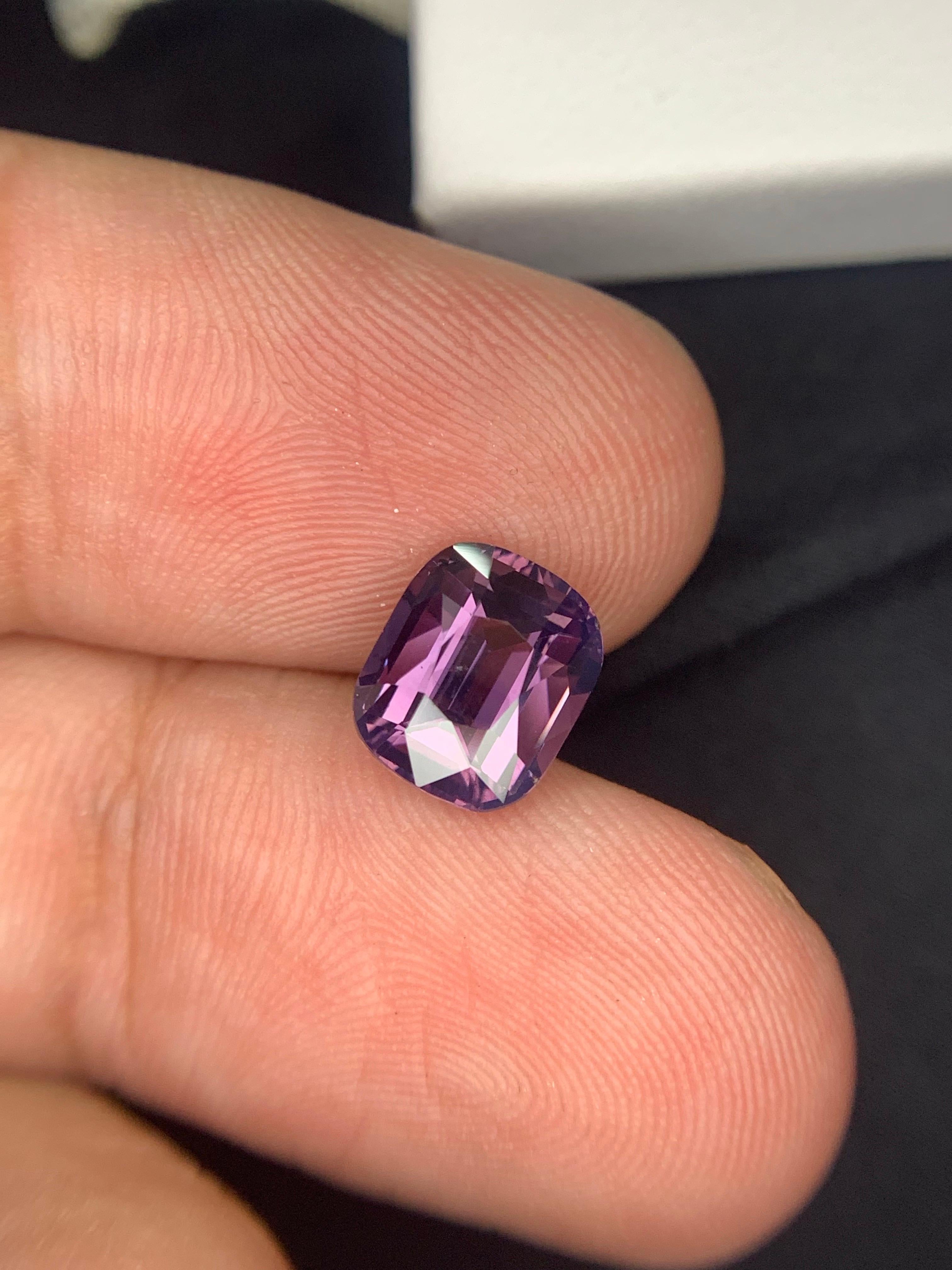 AIG-zertifiziert 2,65 Karat natürlichen losen Lavendel Spinell aus Tansania, Afrika im Angebot 1