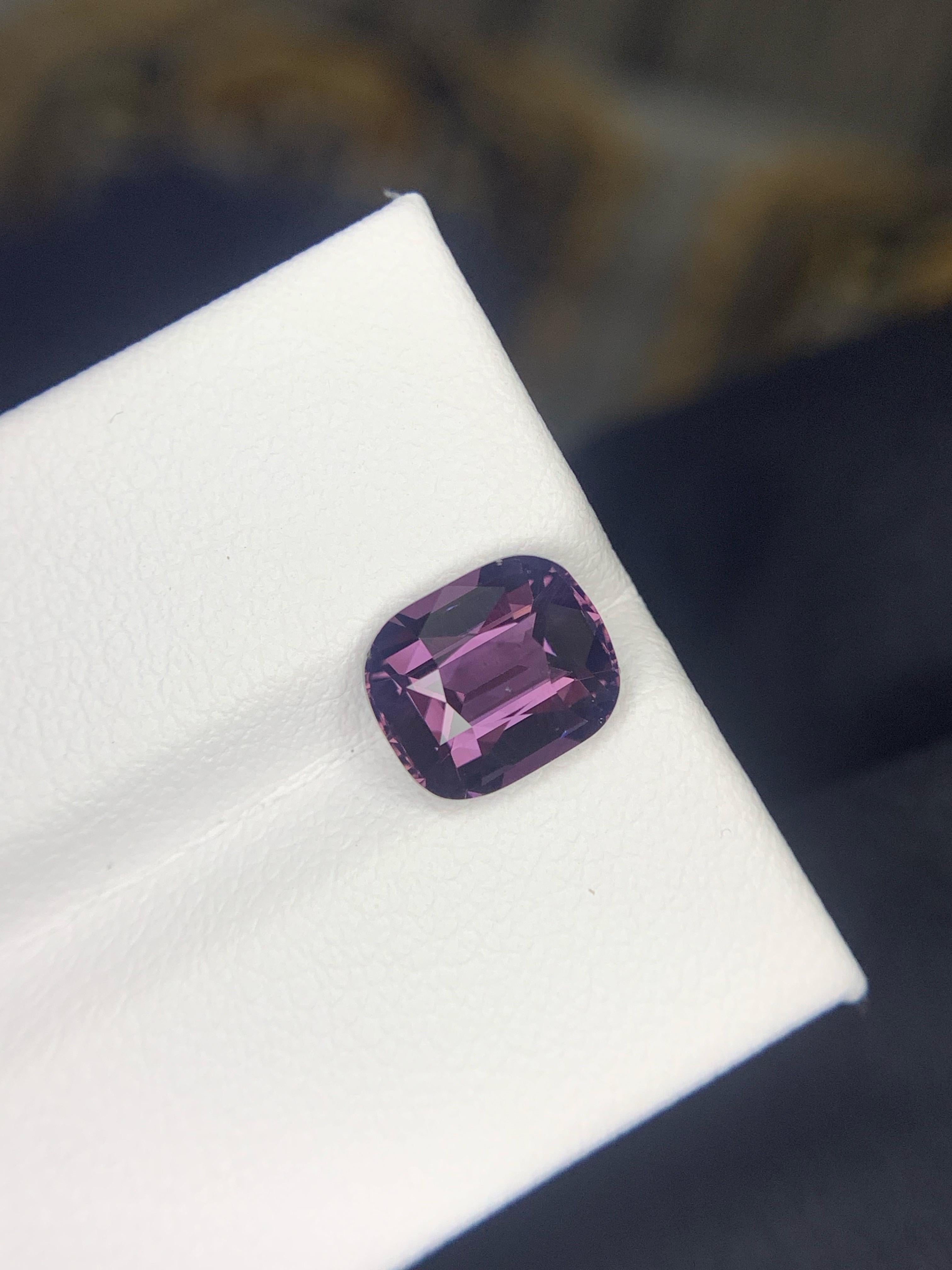 AIG-zertifiziert 2,65 Karat natürlichen losen Lavendel Spinell aus Tansania, Afrika im Angebot 2