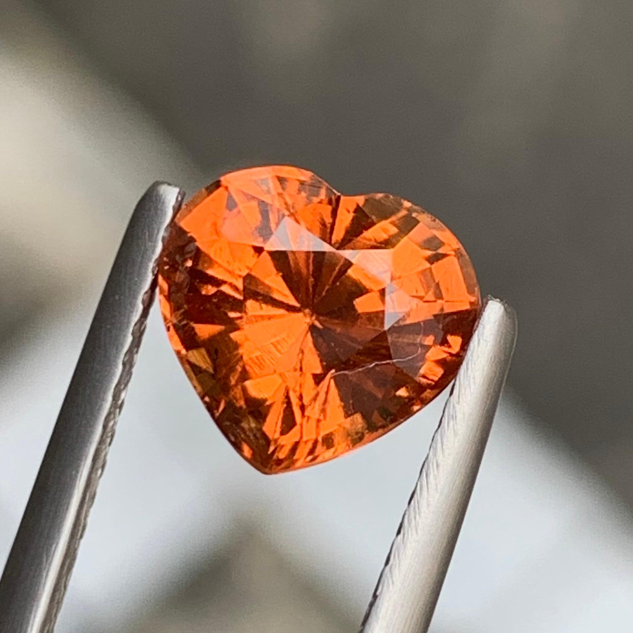 Granato naturale sfuso con cambio di colore certificato AIG da 2,68 carati proveniente dalla Tanzania in vendita 9